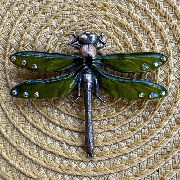 Green enamel dragonfly pin with rhinestones on its wing tips and peach body - Picture 7 of 11